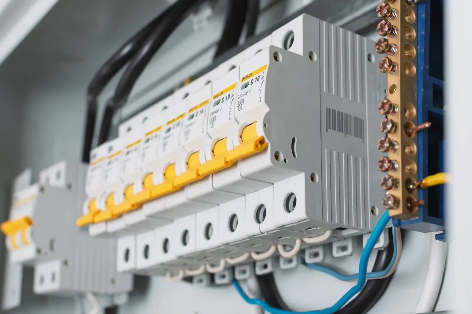 Centro de carga con interruptores termomagnéticos instalado por LIANERG